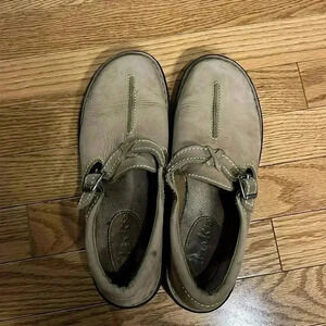 [8.5 US] Clarks Women's Leather Loafers Brown/Sand  Side Buckle Made in Brazil
